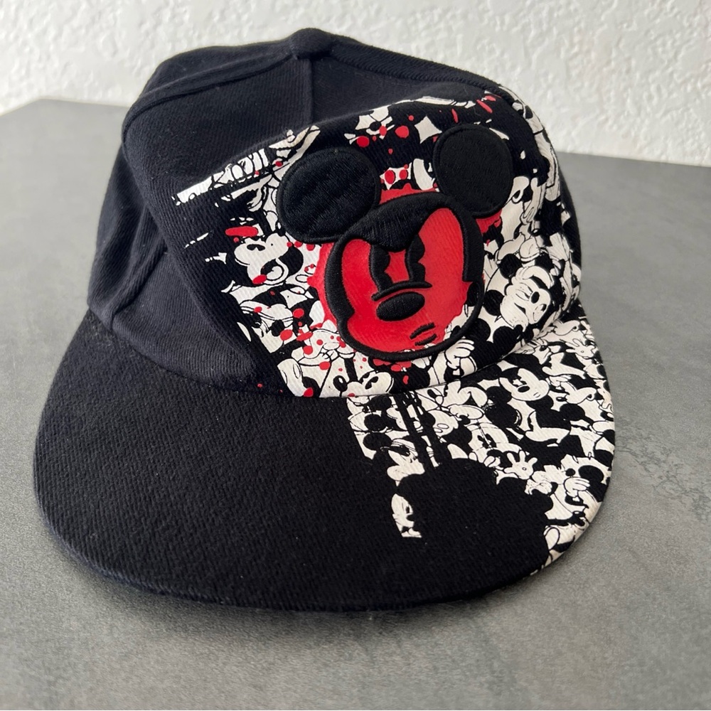 DISNEY PARKS Hat Black‎ Red Angry Mickey Mouse Youth 53-55 cm. Baseball Cap Used